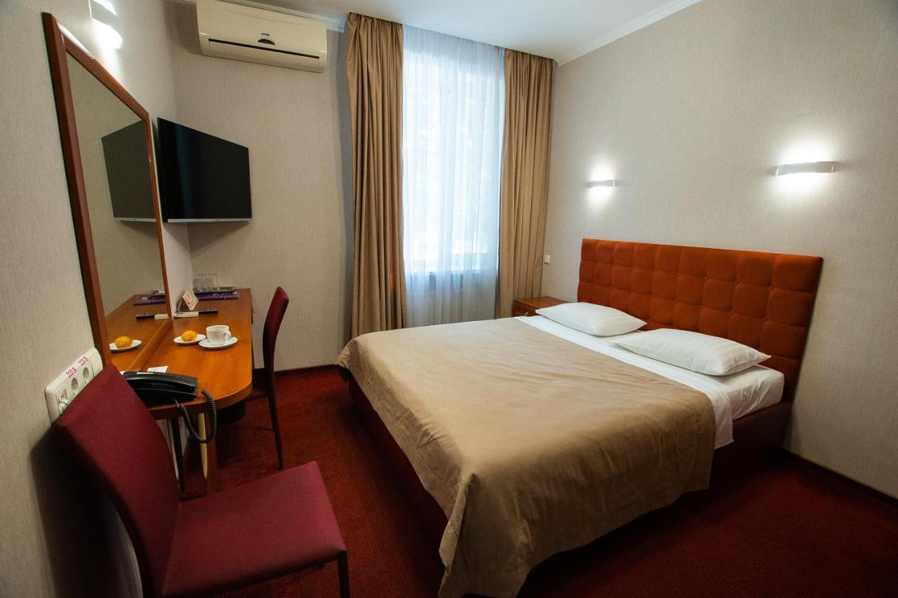 Grand Christer Hotel Kyiv Exterior photo