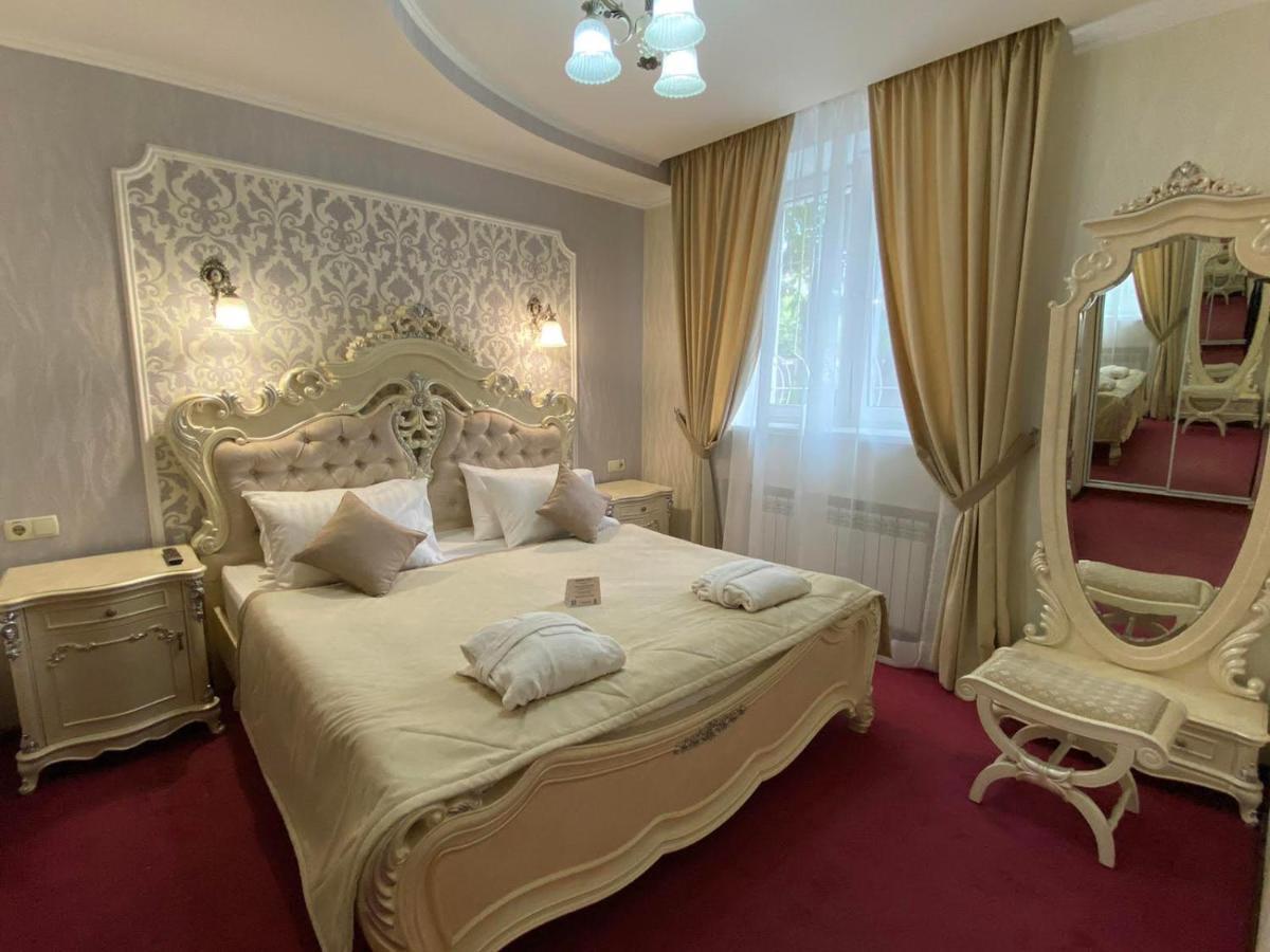 Grand Christer Hotel Kyiv Exterior photo