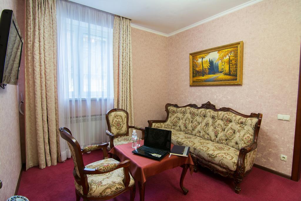 Grand Christer Hotel Kyiv Exterior photo