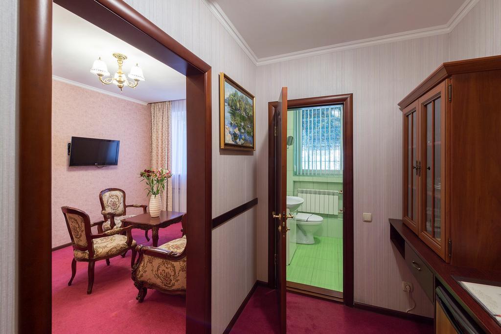 Grand Christer Hotel Kyiv Exterior photo